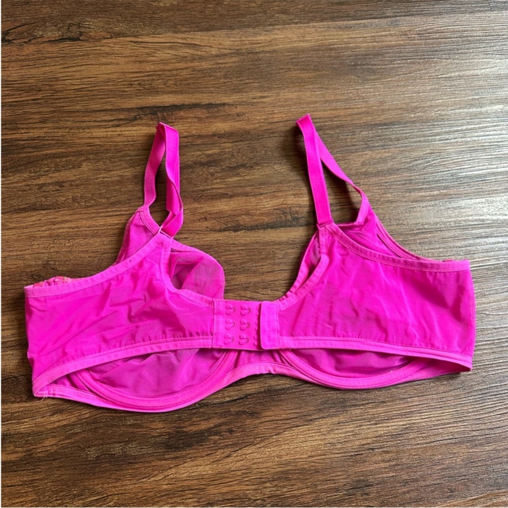 42DD Skims Fuschia Ultra Fine Mesh
RARE Bra EUC - Picture 4 of 9